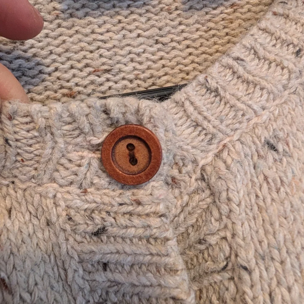 Vintage Women's Cream Leaf Pattern Sweater - Picture 3 of 5